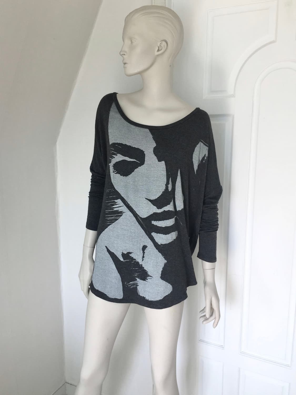 Abercrombie Asymmetric Graphic Sleeve 상품이미지2
