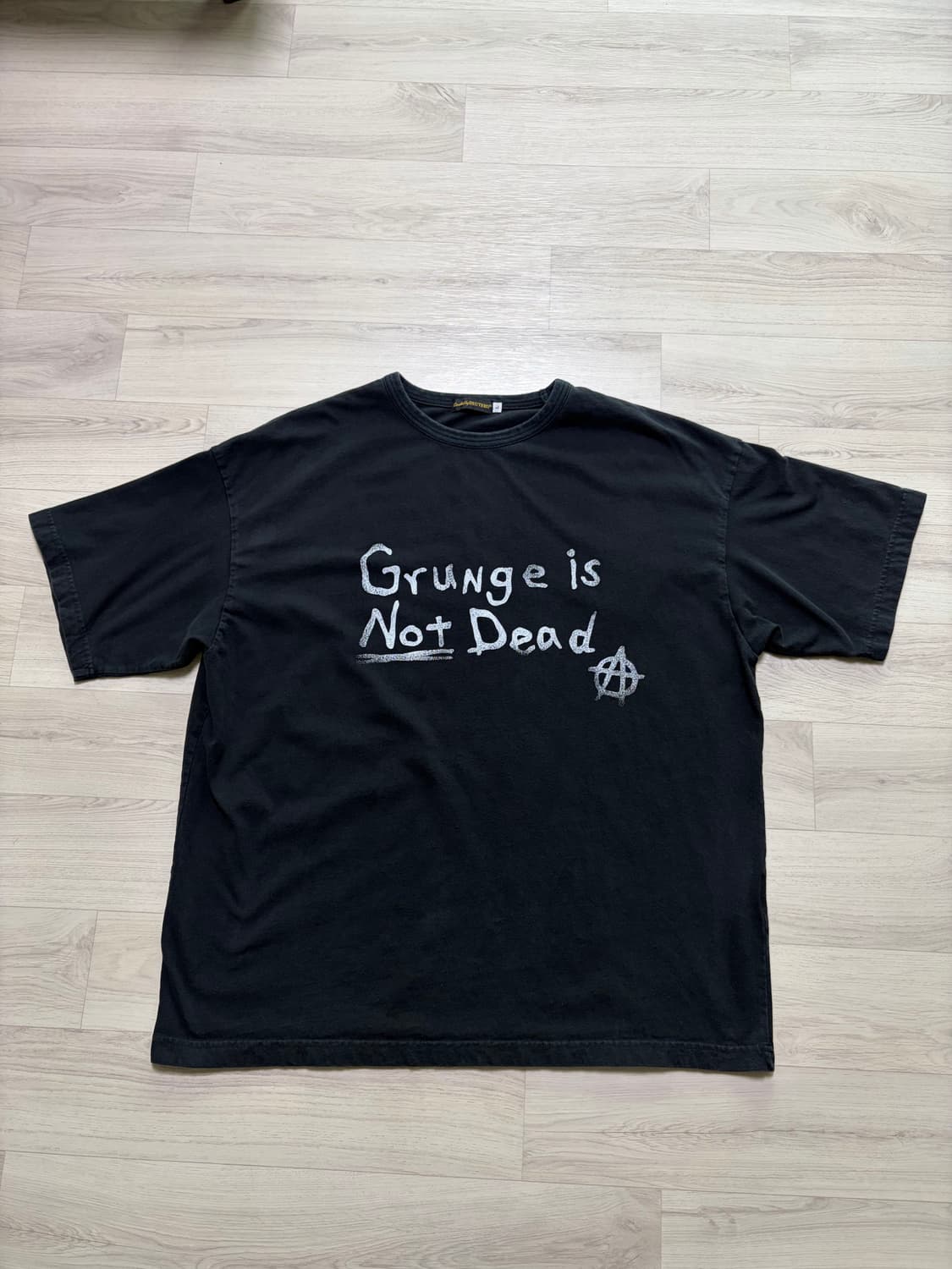 듀테로 Grunge is Not Dead 반팔 티셔츠 L사이즈 판매 상품이미지1