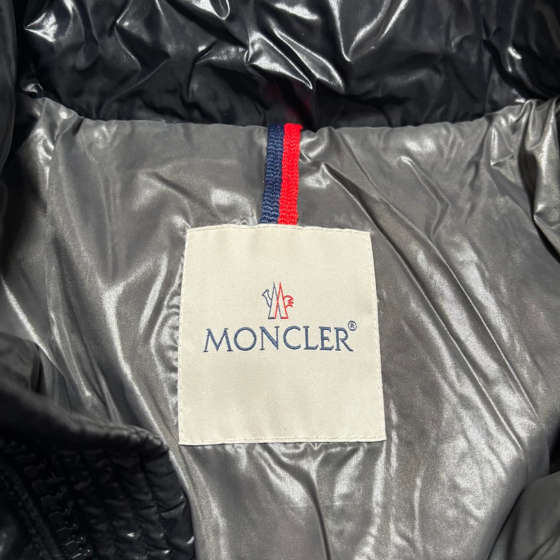 몽클레어 블랙 패딩 자켓 상품이미지4