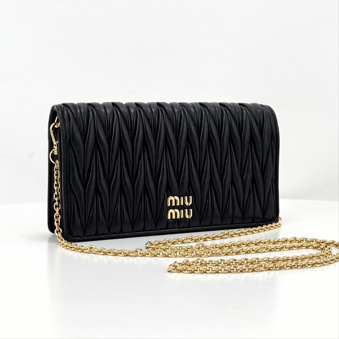 미우미우 마테라쎄 체인 크로스백 블랙 (5ZH178) 상품이미지2