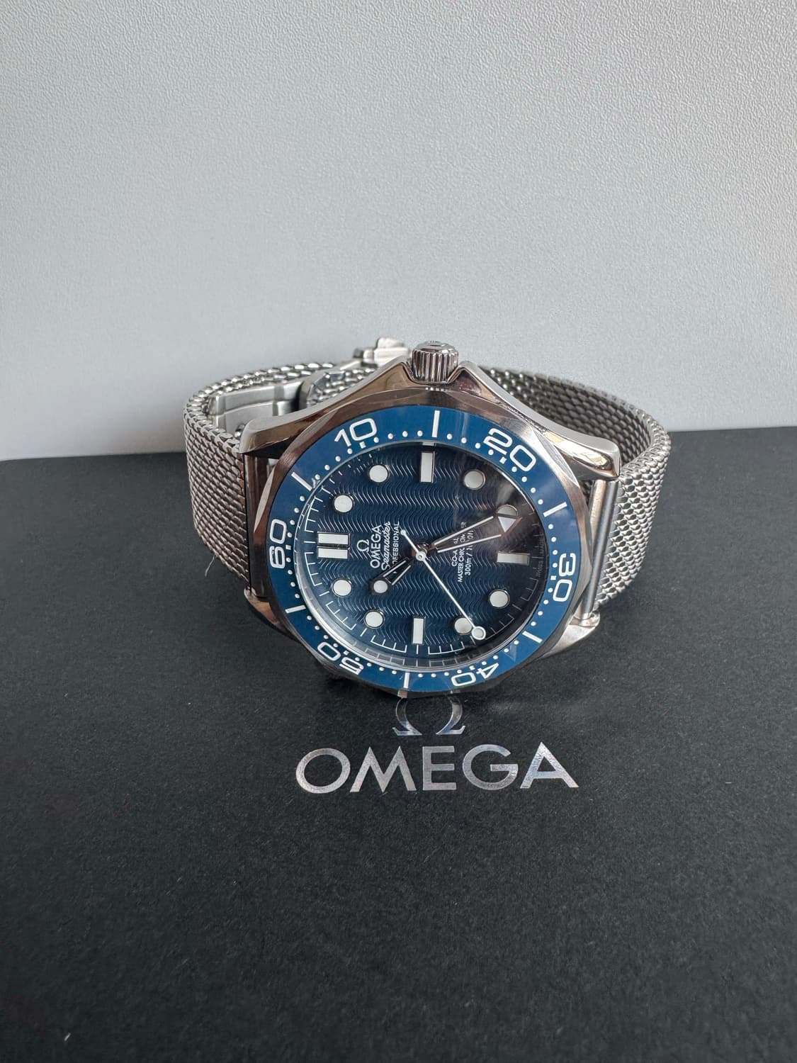 오메가 씨마스터 300 시계 제임스 본드 탄생 60주년 기념 상품이미지3