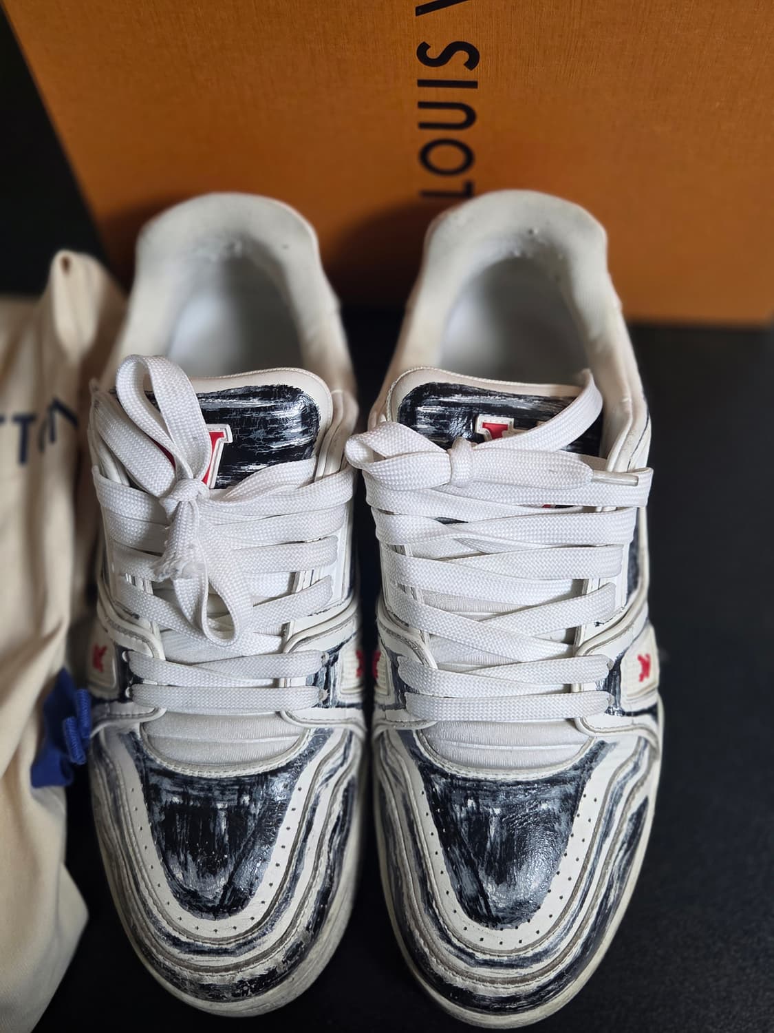 [정품] 루이비통 그래프티 트레이너 스니커즈 풀구성 상품이미지1