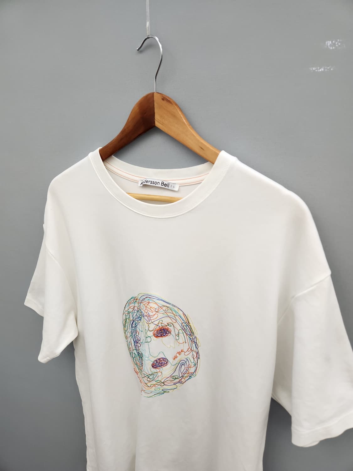 앤더슨벨 화이트 프린팅 티셔츠 상품이미지2