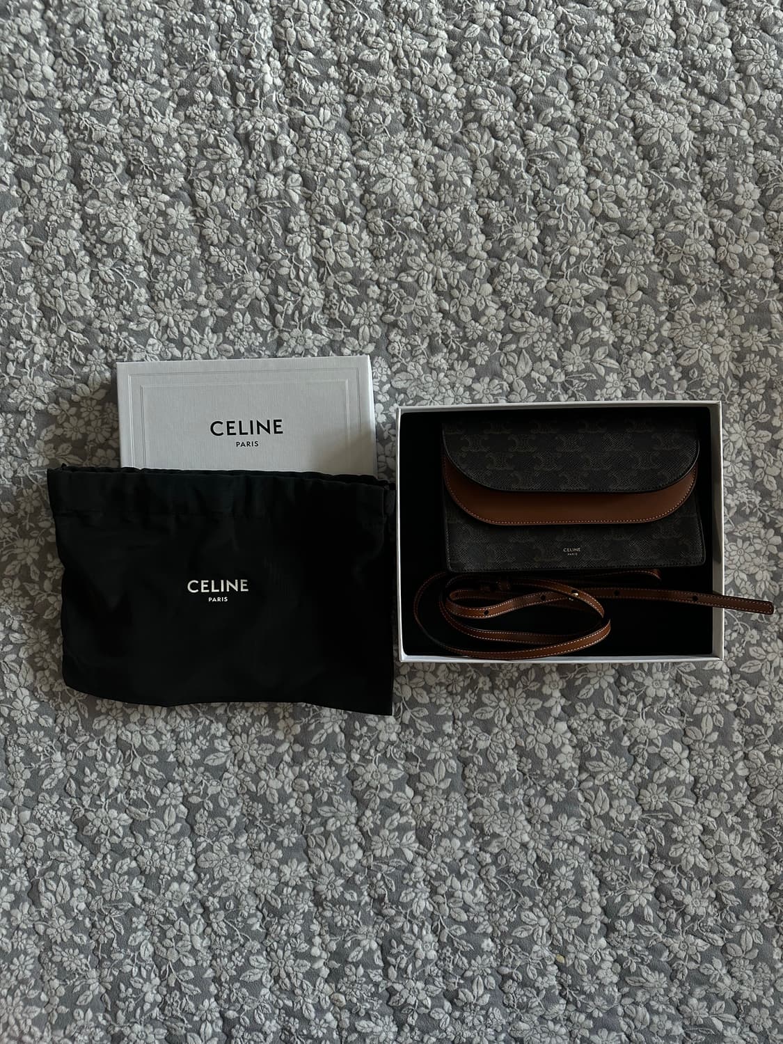 셀린느 트리오페 월렛온 스트랩 지갑 크로스백 상품이미지1