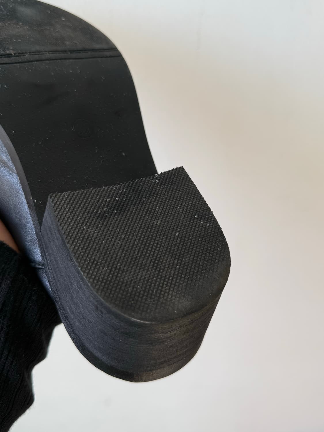 더에펠 클래식 셔링 소가죽 스틸레토 블로퍼 (레더 드레이핑 로퍼) 상품이미지5