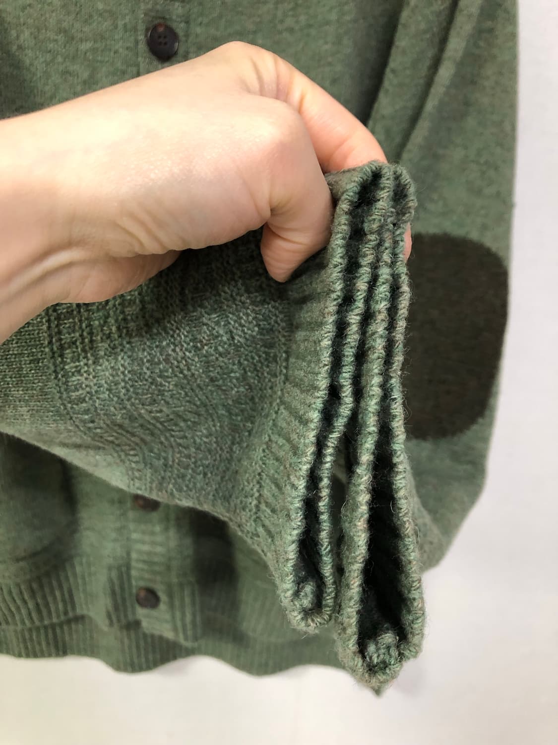 어나더오피스 남성 메리노 울혼방 엘보우패치 라운드넥 가디건 _ 그린 상품이미지5