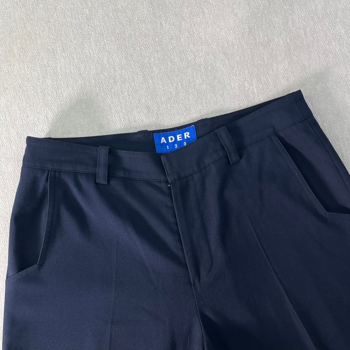 32 아더에러 투턱 네이비 치노팬츠 상품이미지3