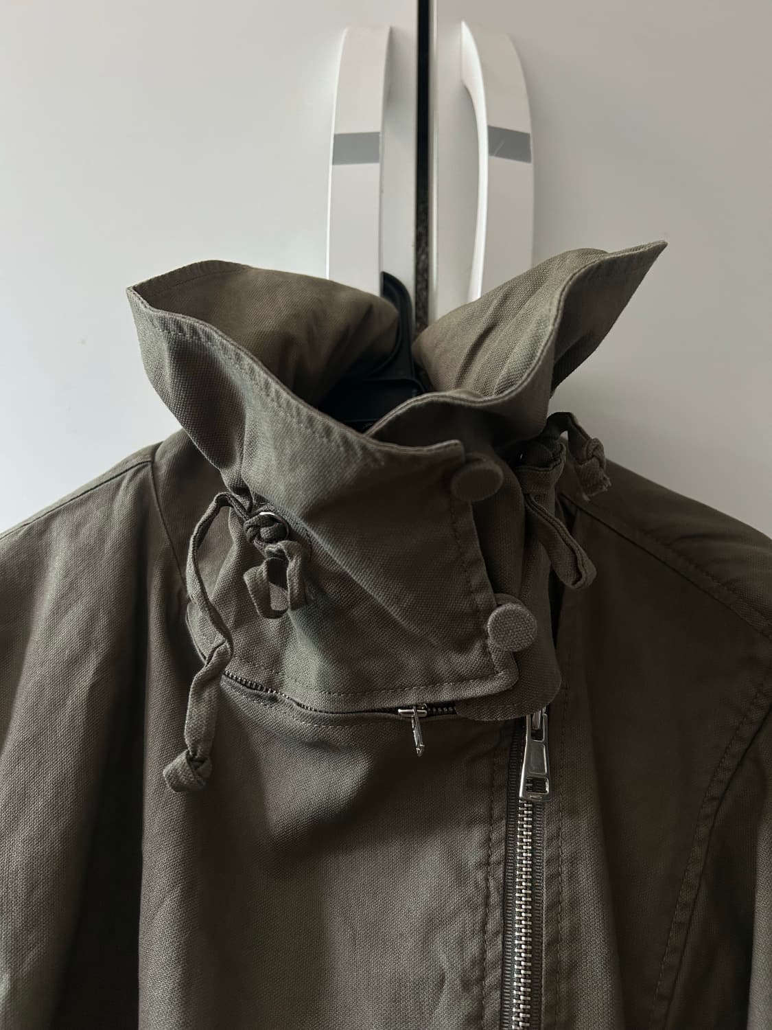 system 비대칭 하이넥 야상 상품이미지4