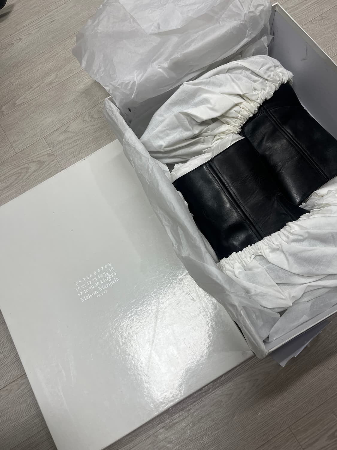 [43] 메종 마르지엘라 블랙 카프스킨 앵클 미들 부츠 새상품 상품이미지10