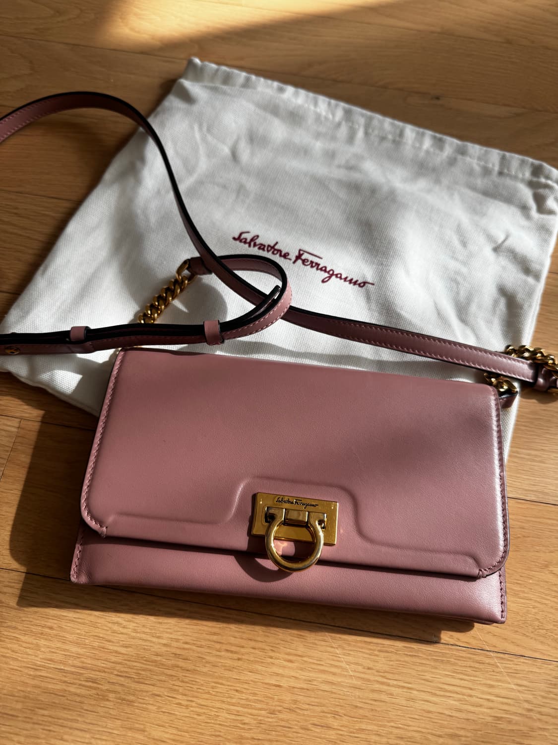 페레가모 woc 상품이미지1