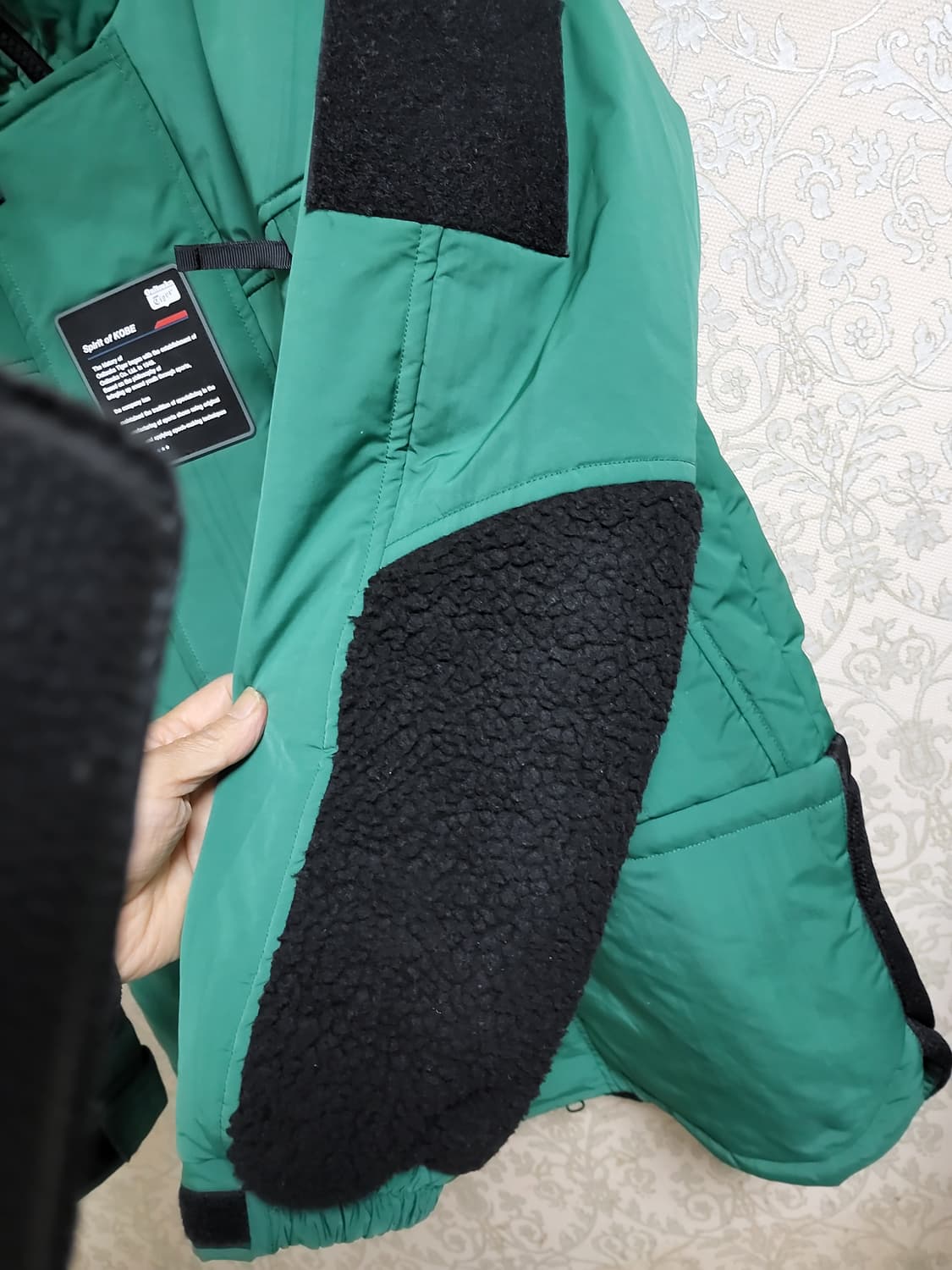 오니츠카타이거 패딩 상품이미지4