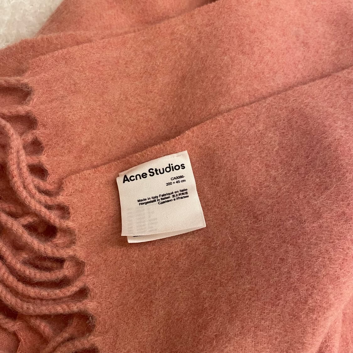 아크네스튜디오 딸기우유머플러 상품이미지3