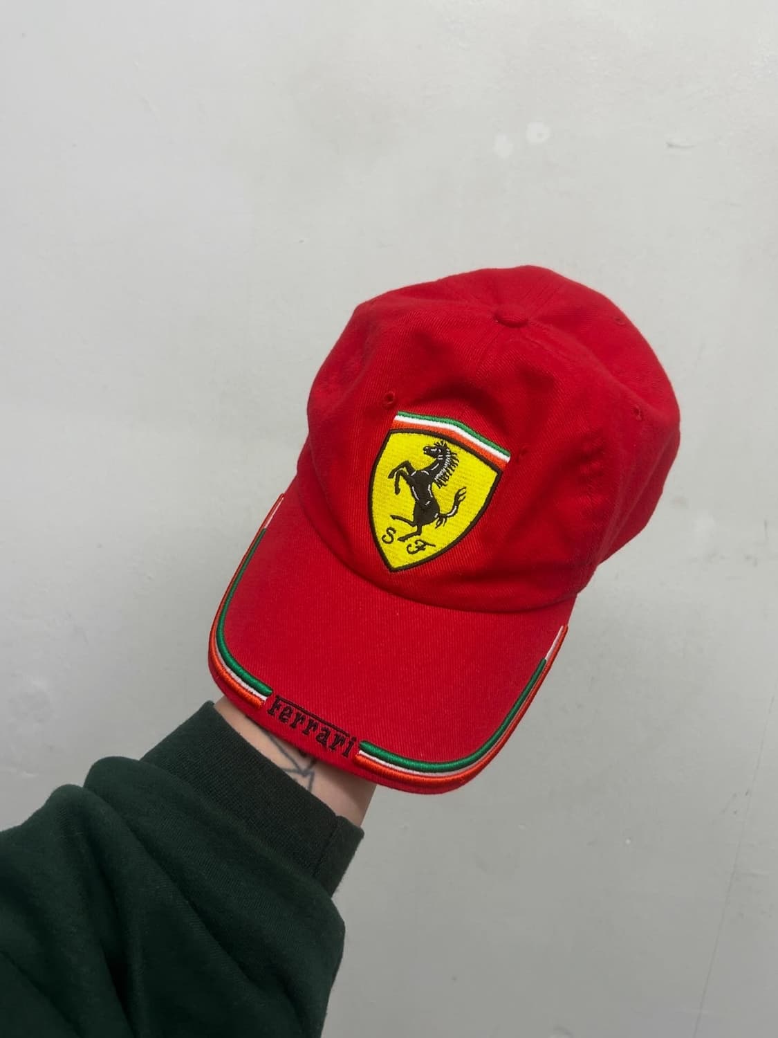 페라리 빈티지 레드 볼캡 상품이미지1