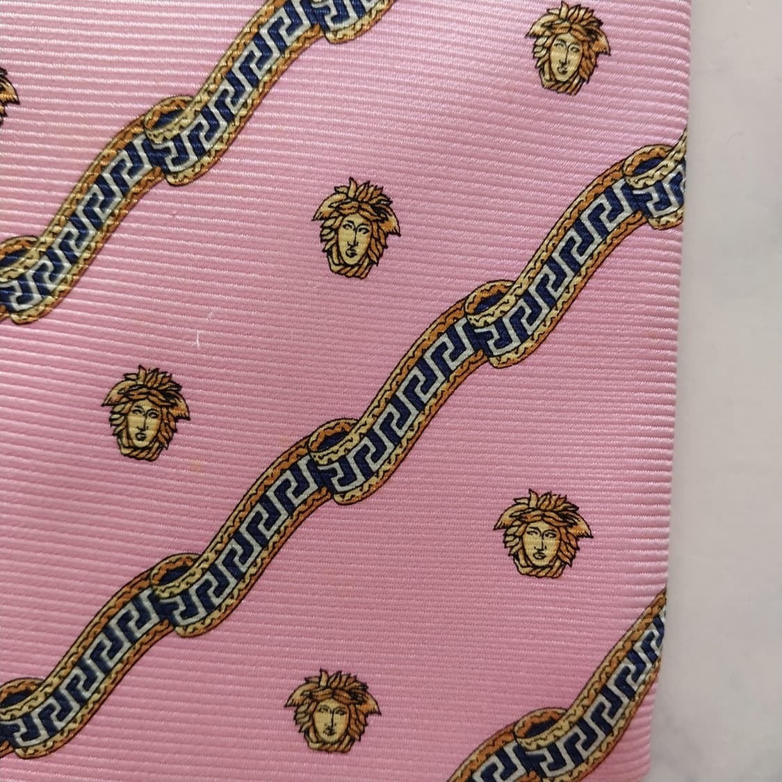 베르사체 실크 핑크 메두사 체인 패턴 넥타이 9.8cm A등급 K1346 상품이미지8