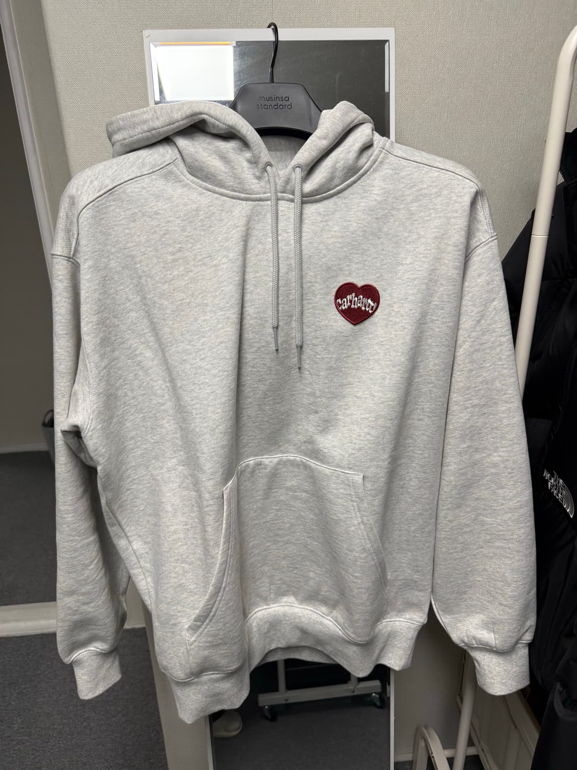 칼하트wip 하트로고 후드티 상품이미지1