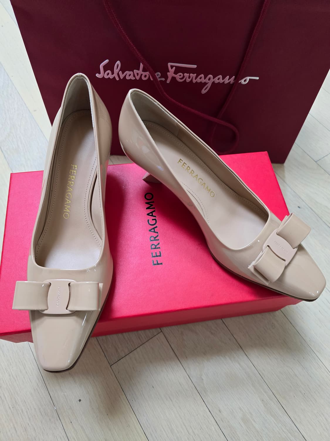 (정품 새상품)페라가모 바라 보우 펌프스 베이지 6사이즈 상품이미지1