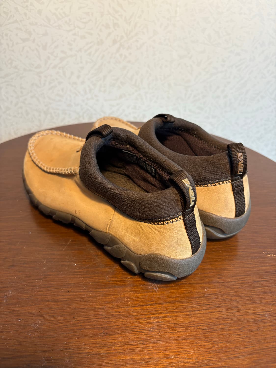 테바 빈티지 레더 목업 뮬 상품이미지2