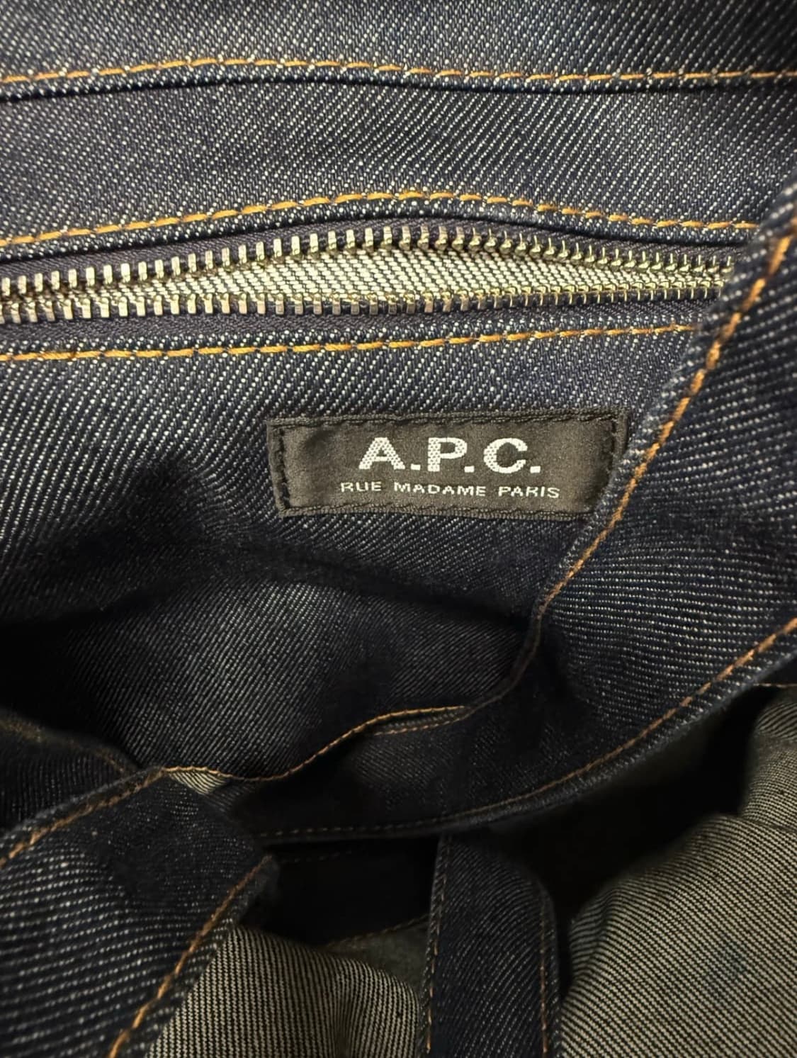 Apc 아페쎄 악셀 토트백 L 다크 네이비 상품이미지3