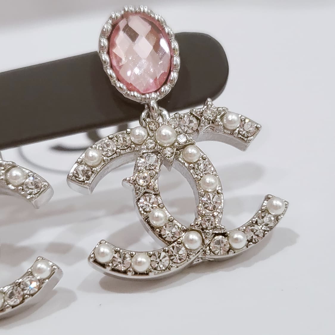 샤넬 cc로고 핑크 크리스탈 귀걸이 업사이클링 상품이미지2