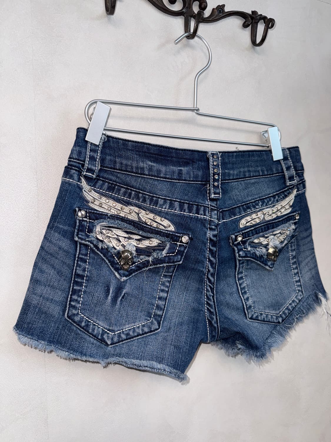 Philipp Plein y2k cubic wings skull 쇼츠 상품이미지2