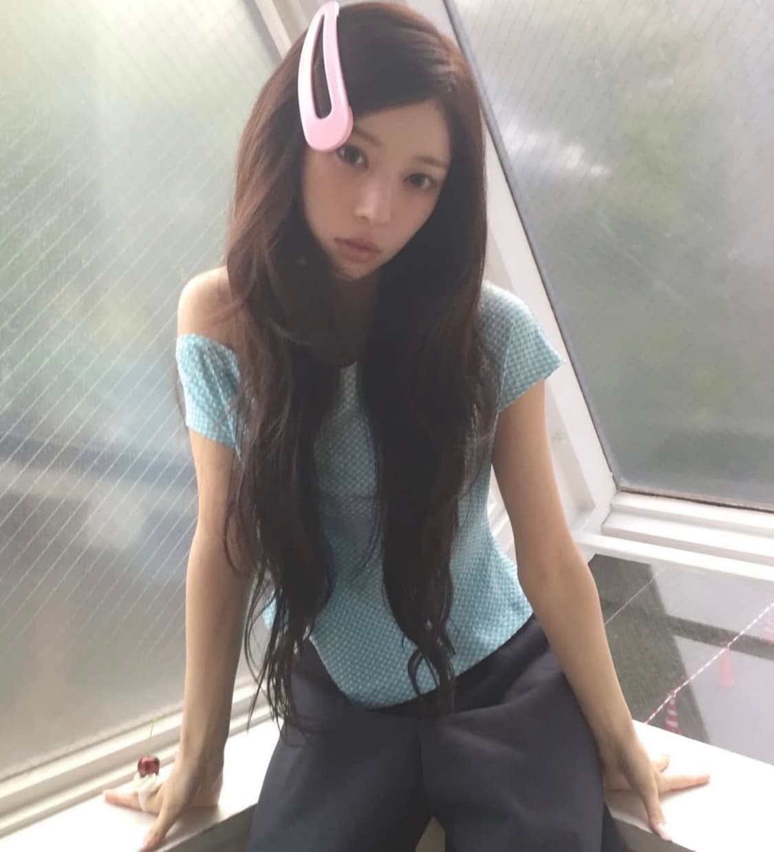 아일릿 모카 착용)저스트하우스 언발란스 깅엄 오프숄더 상품이미지1