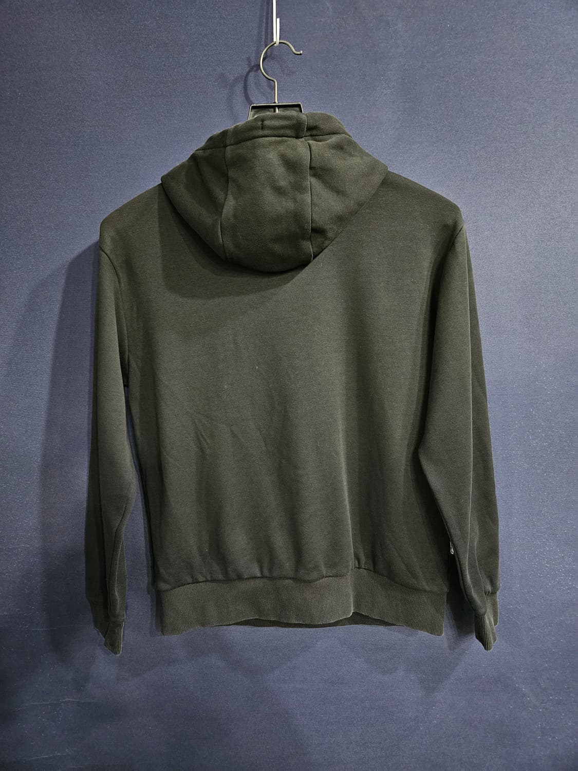 디스커버리 블랙차콜 남성 세미오버핏 95 기모 포켓 후드티  상품이미지2