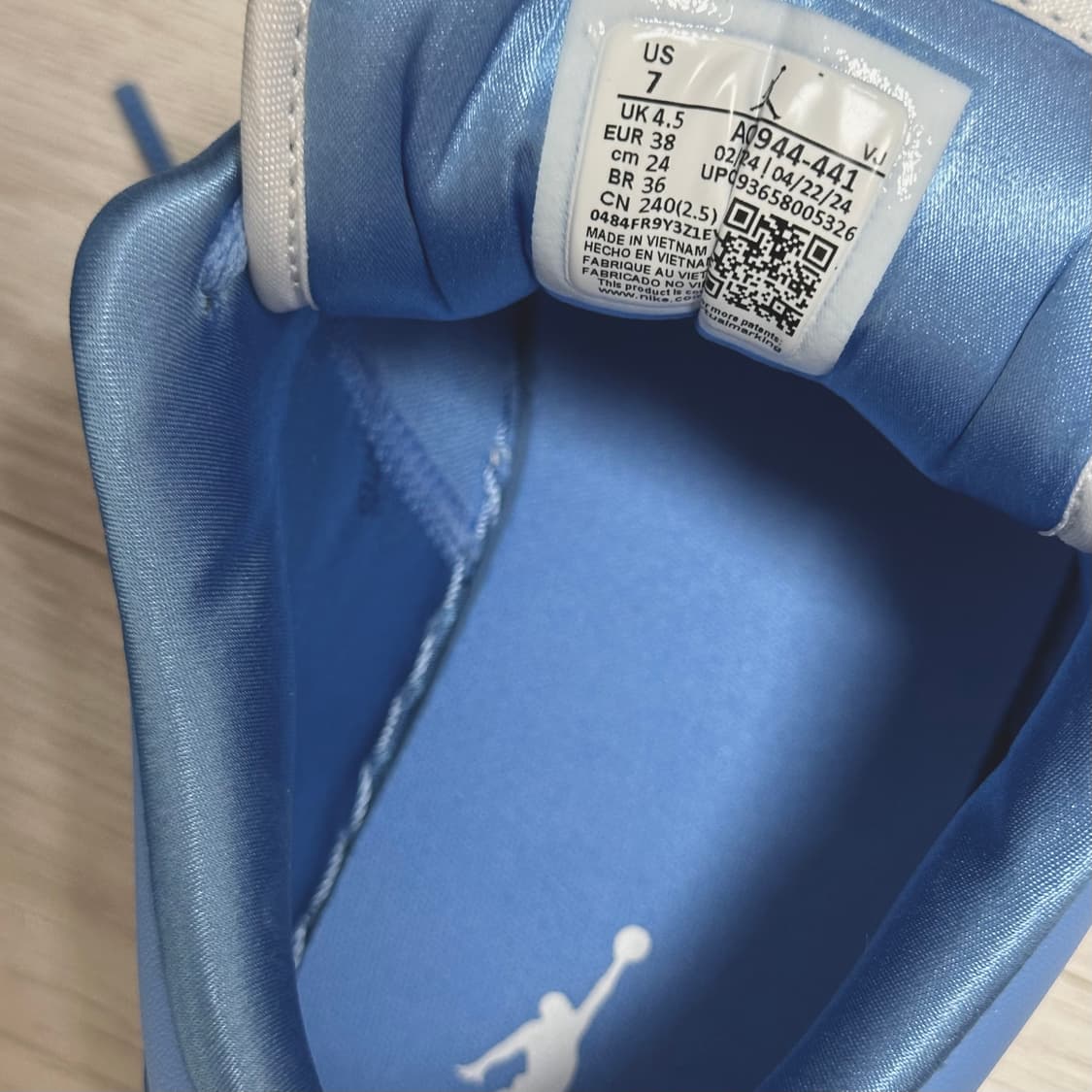 조던 1 로우 UNC 유니버시티 블루 240 상품이미지5