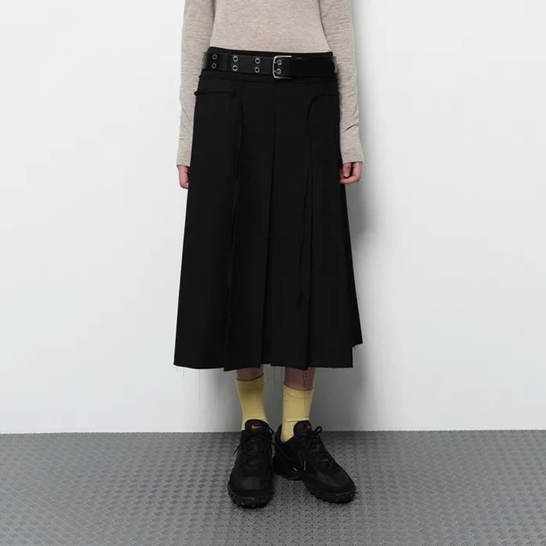 (새상품) 다이애그널 커팅 플리츠 벨트 스커트 m 상품이미지4