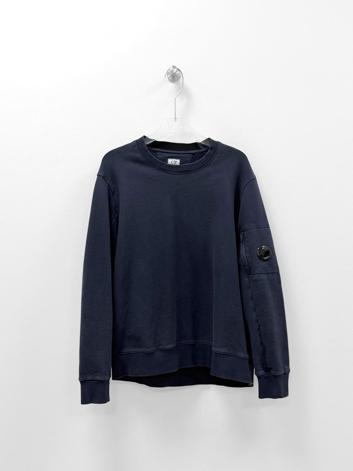 CP컴퍼니 라이트 플리스 렌즈 와펜 맨투맨 상품이미지1