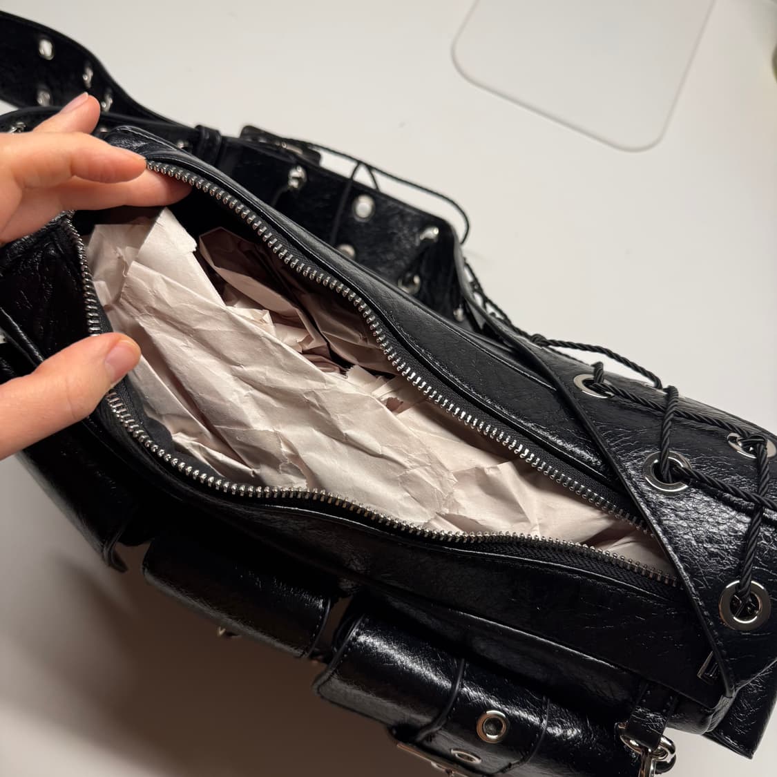 블랙퍼플 포트리스 백+리본끈+키링포함+더스트백+완충종이까지 포함 상품이미지3