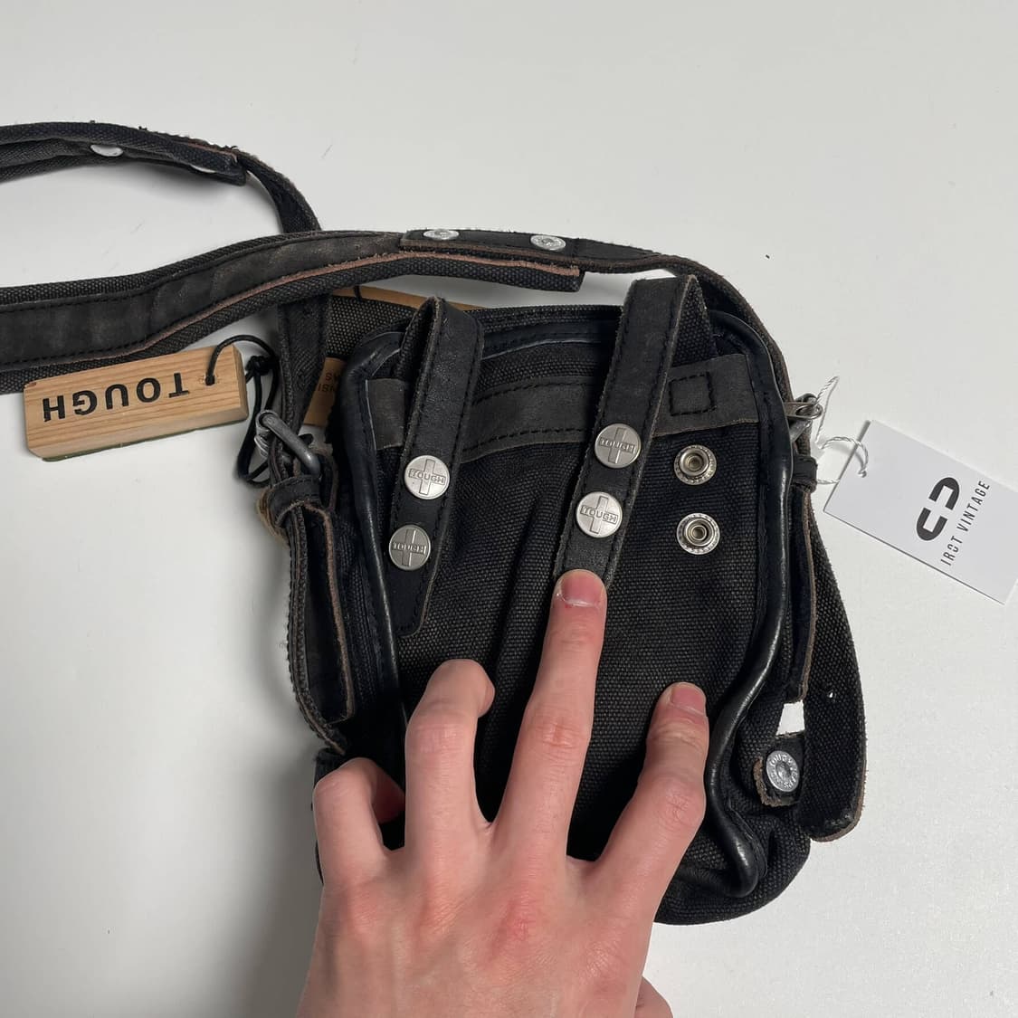 Tough jeansmith 십자가 페인트 미니백 상품이미지6