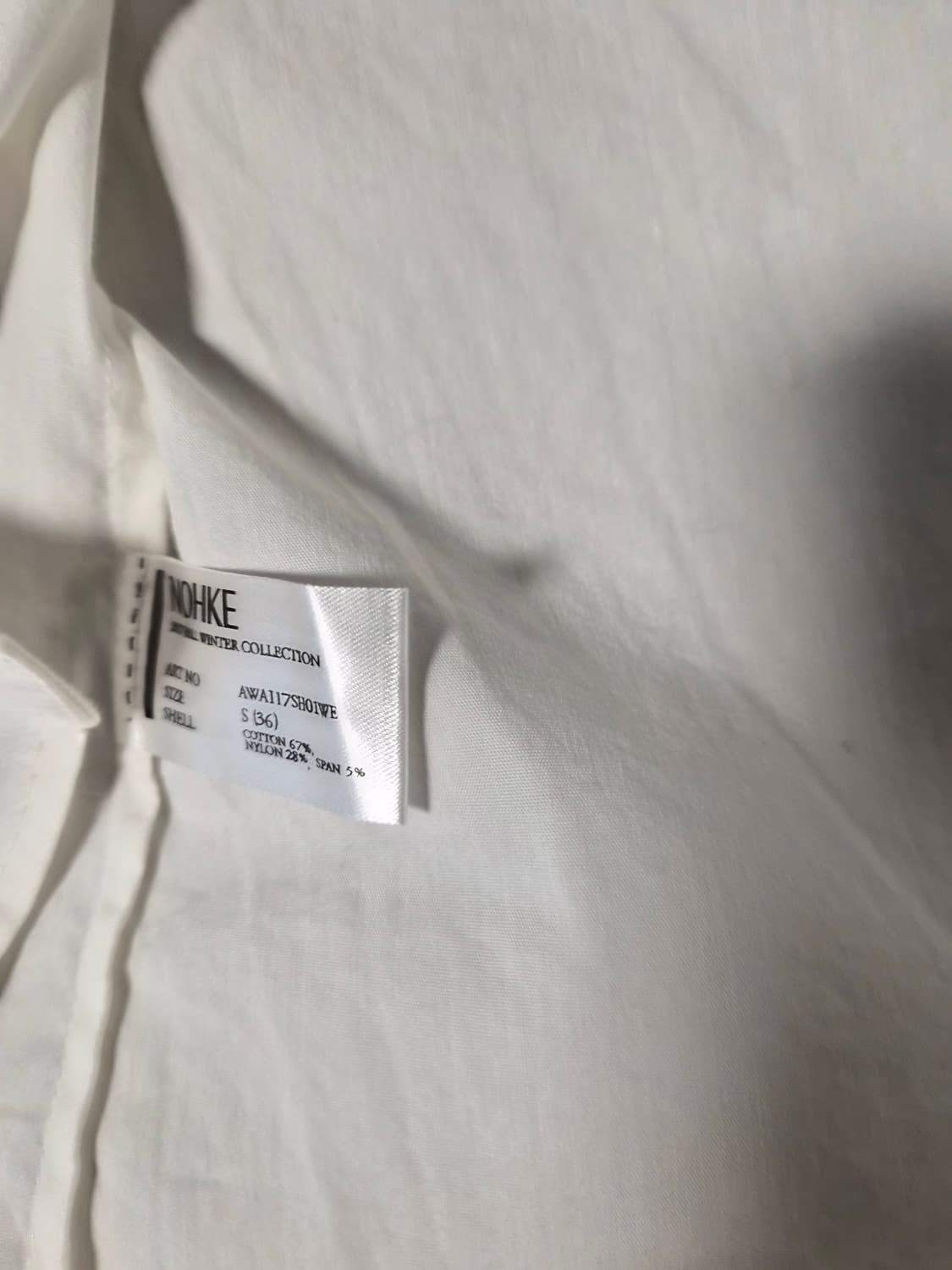 [디자이너 브랜드 NOHKE] 유니크 버튼 디테일 화이트 커프스 셔츠 상품이미지8
