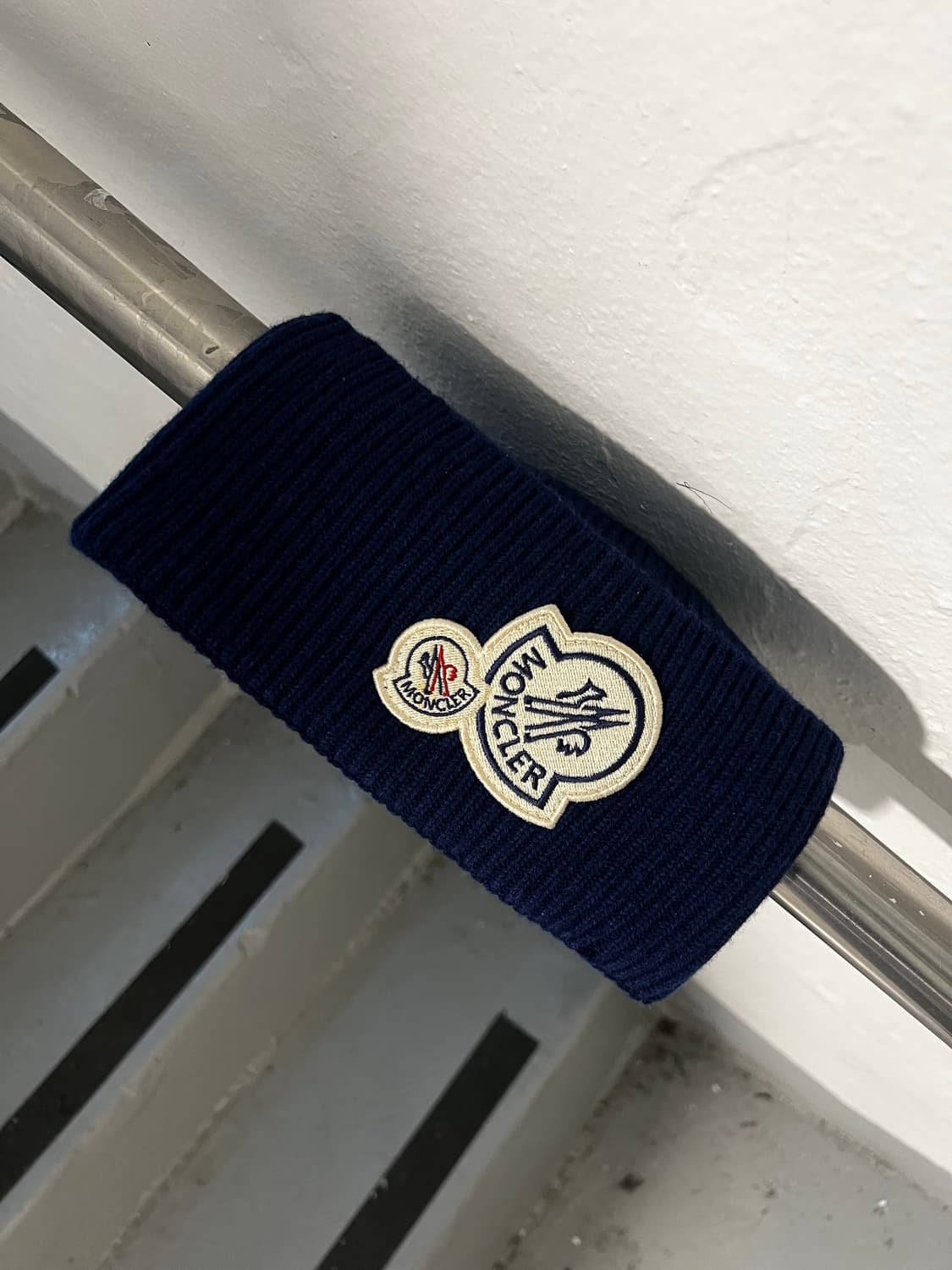 몽클레르 더블로고 패치 캐시미어 비니 상품이미지1