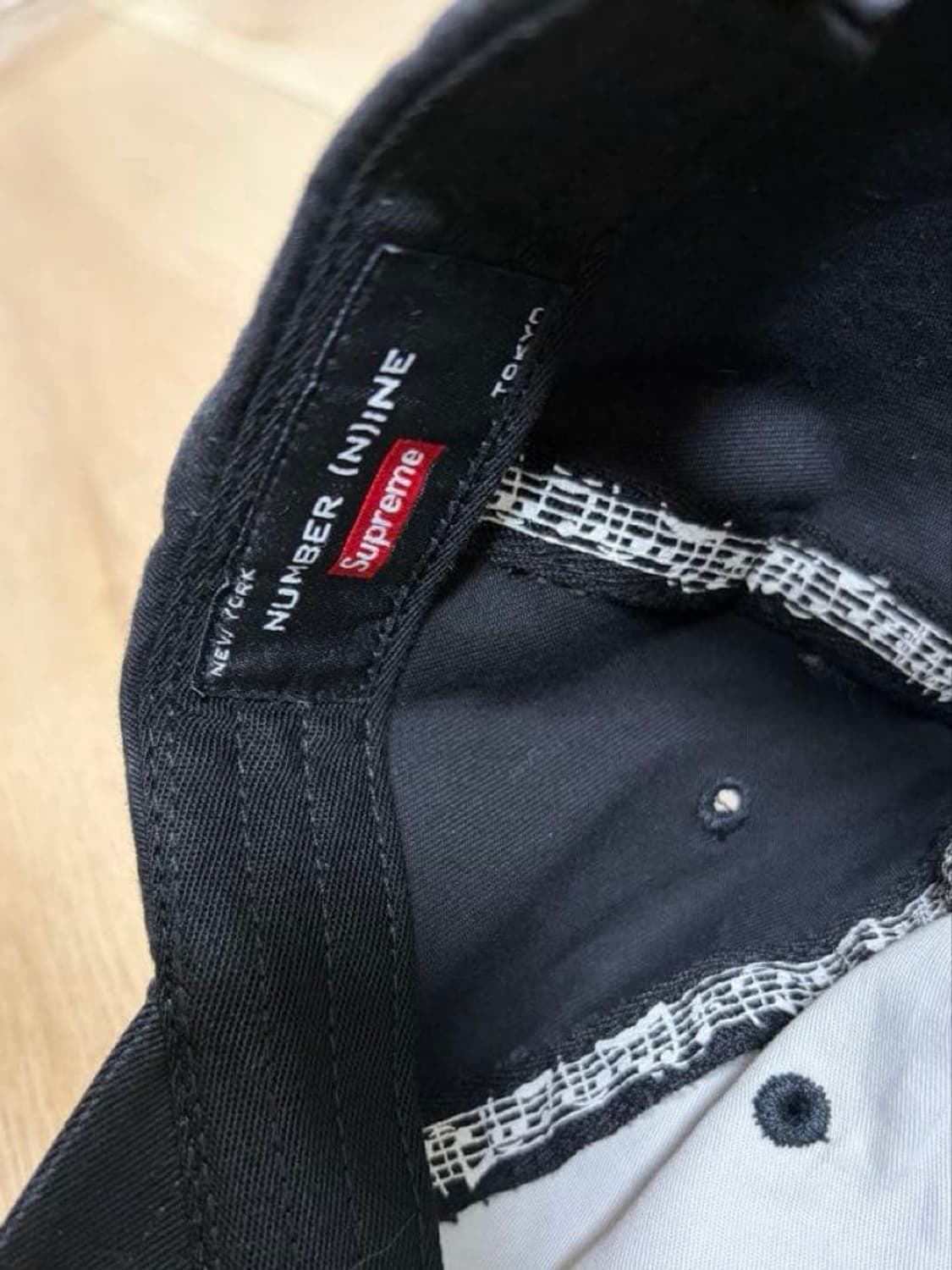 25FW 슈프림 X 넘버 나인 6-패널 블랙 상품이미지4