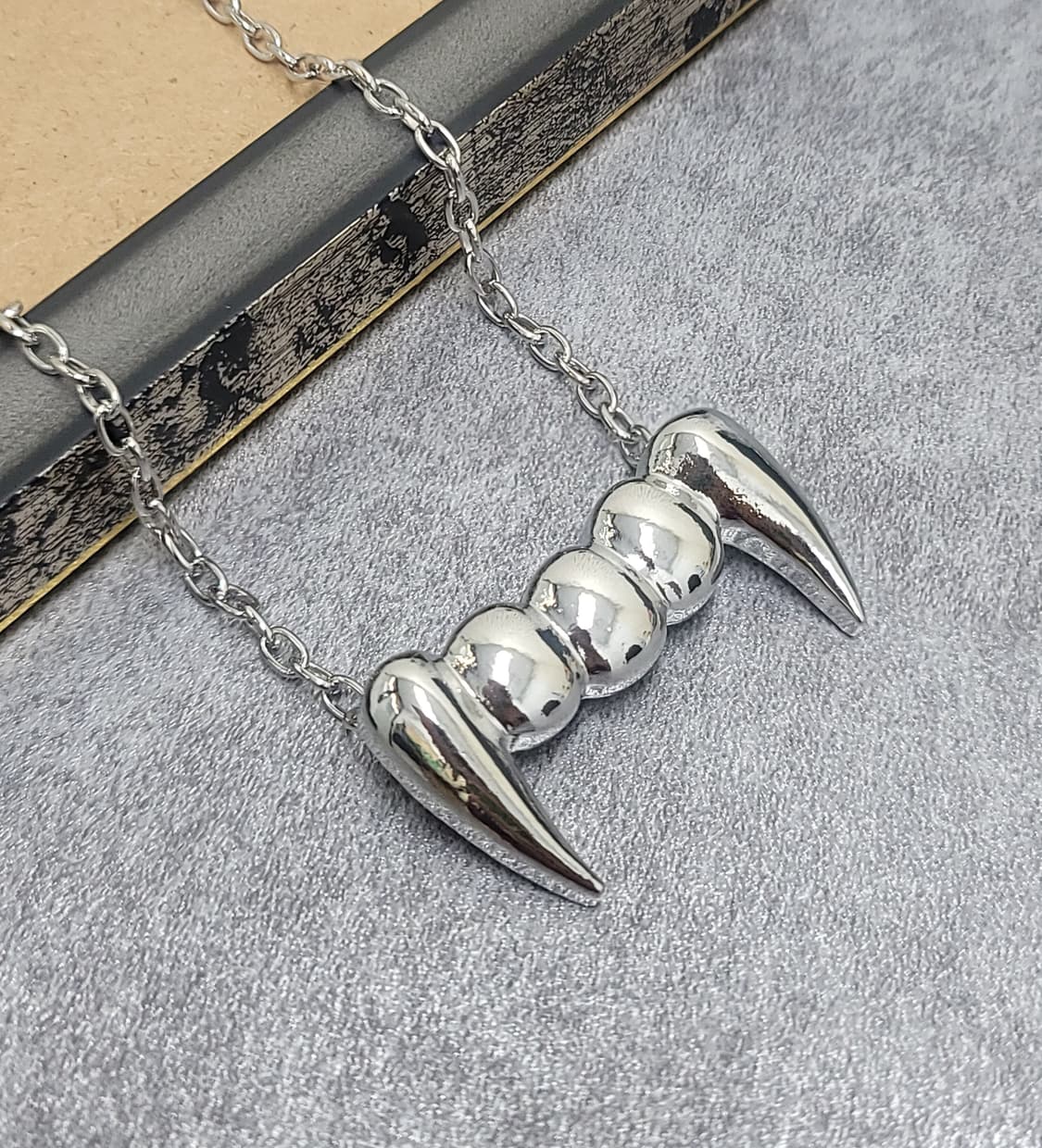 Vampire Teeth 목걸이 상품이미지1