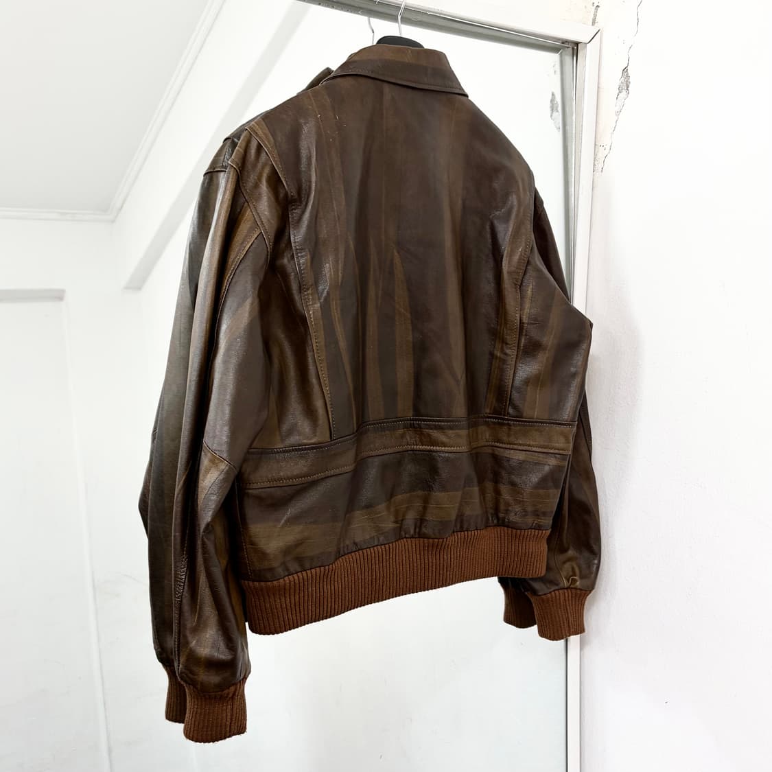 Avellino 양가죽 패턴 봄버 자켓 상품이미지5