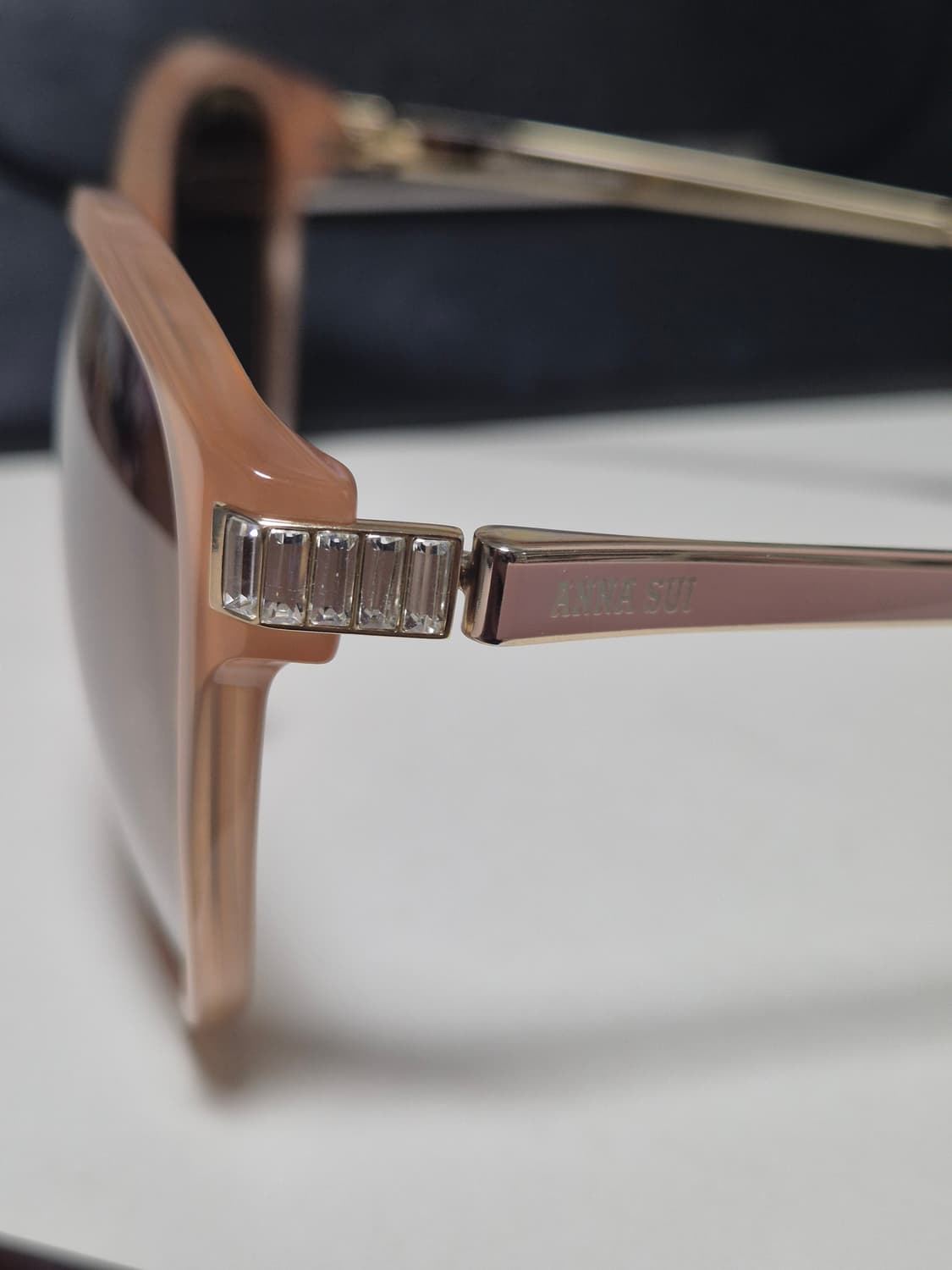 안나수이 비즈 로고 선글라스 핑크 베이지
 상품이미지4