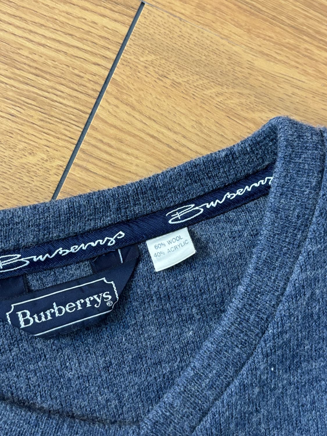 버버리 브이넥 니트 상품이미지9