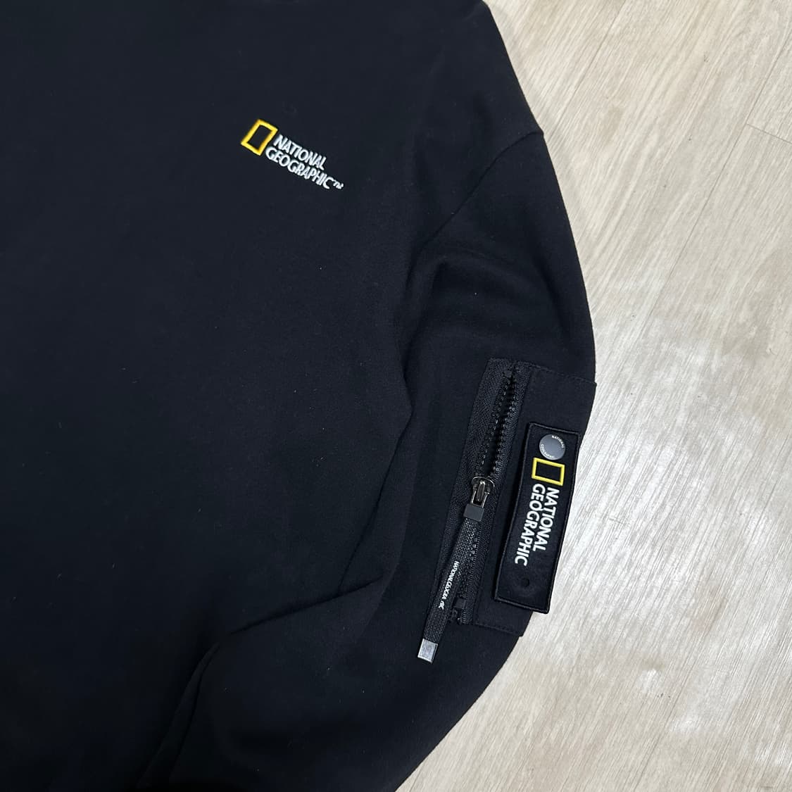 네셔널지오그래픽 미니멀 블랙 맨투맨 상품이미지4