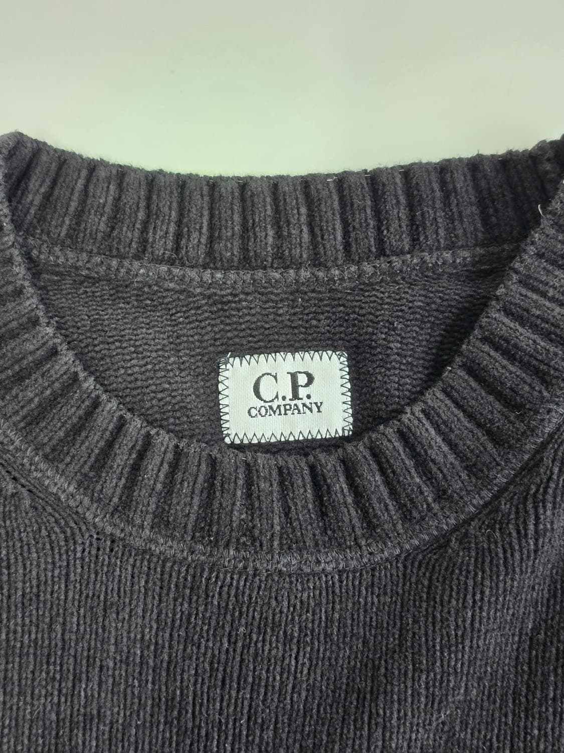 C.P. 컴퍼니 코튼 크루넥 니트 블랙 48 상품이미지3