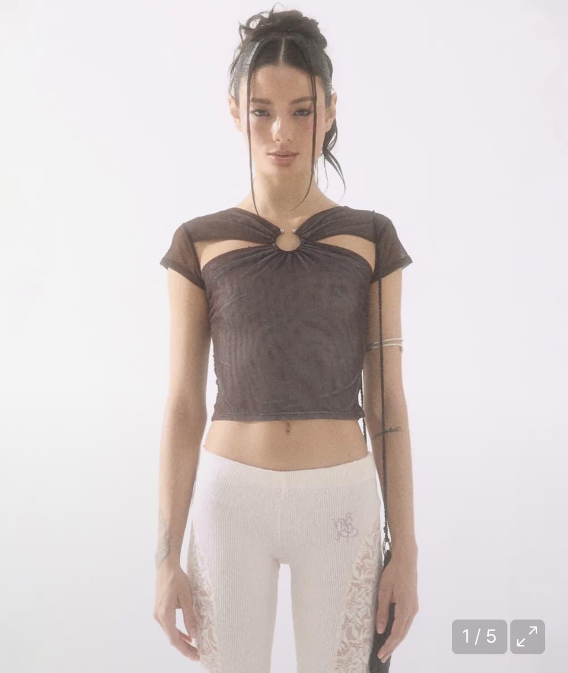 Badee / Cut-Out Piercing Crop Top 상품이미지1