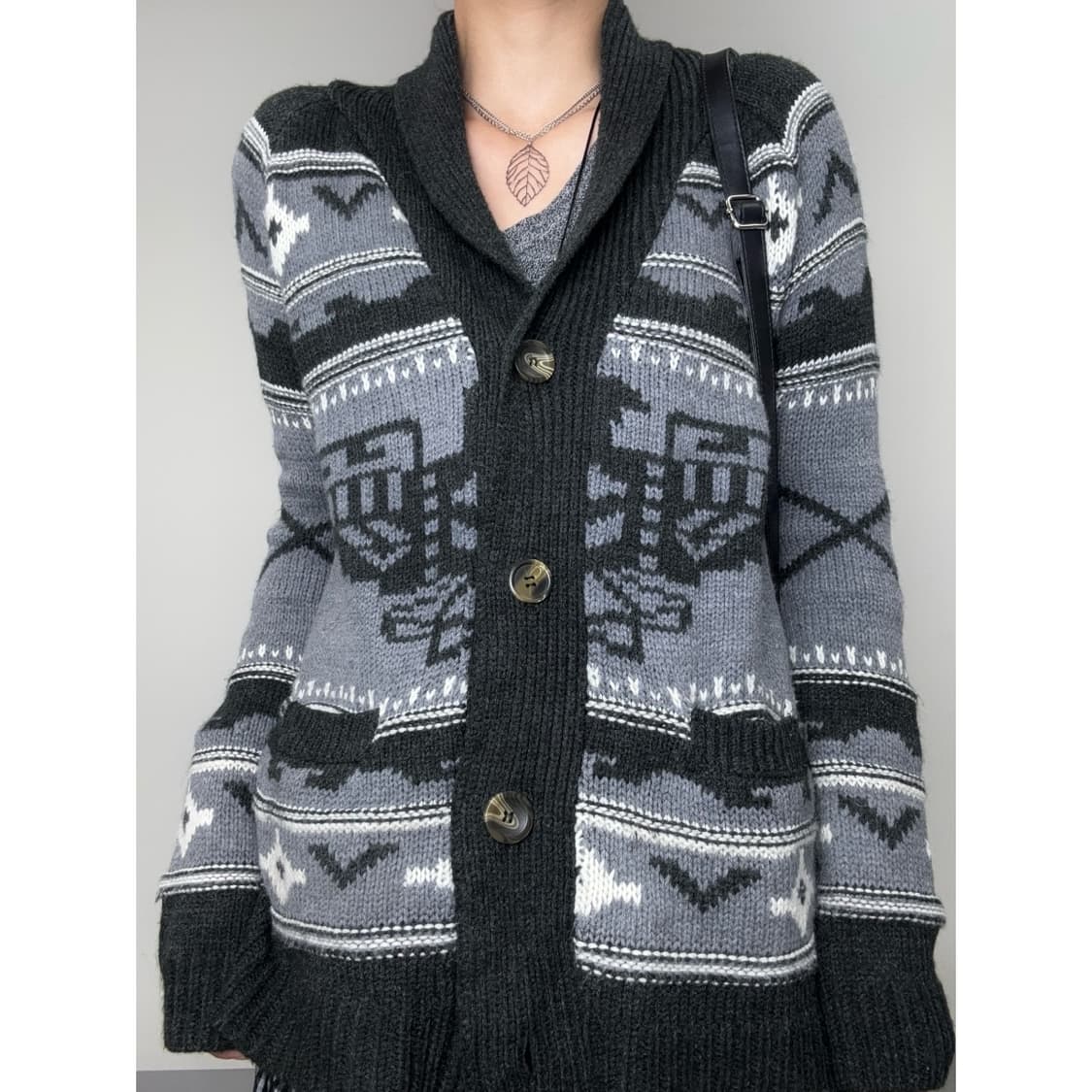 빈티지 블랙 그레이 노르딕 가디건 상품이미지1