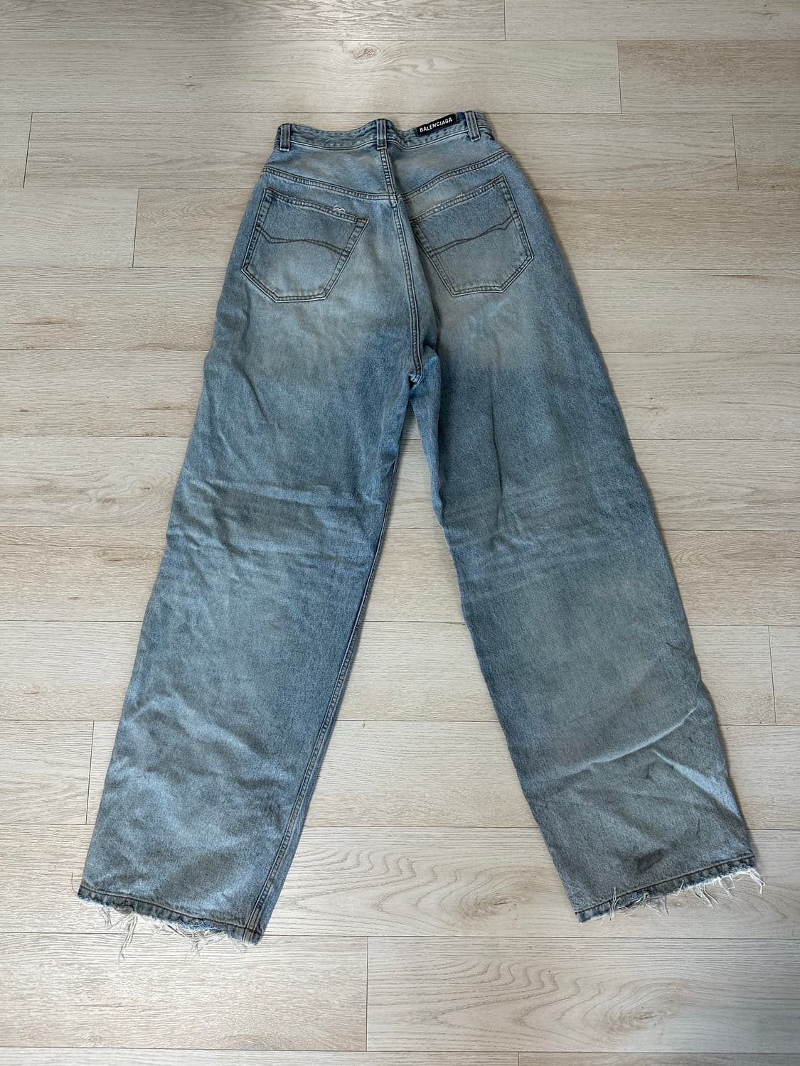 [S] 발렌시아가 풀업 배기 연청 데님 진 상품이미지3