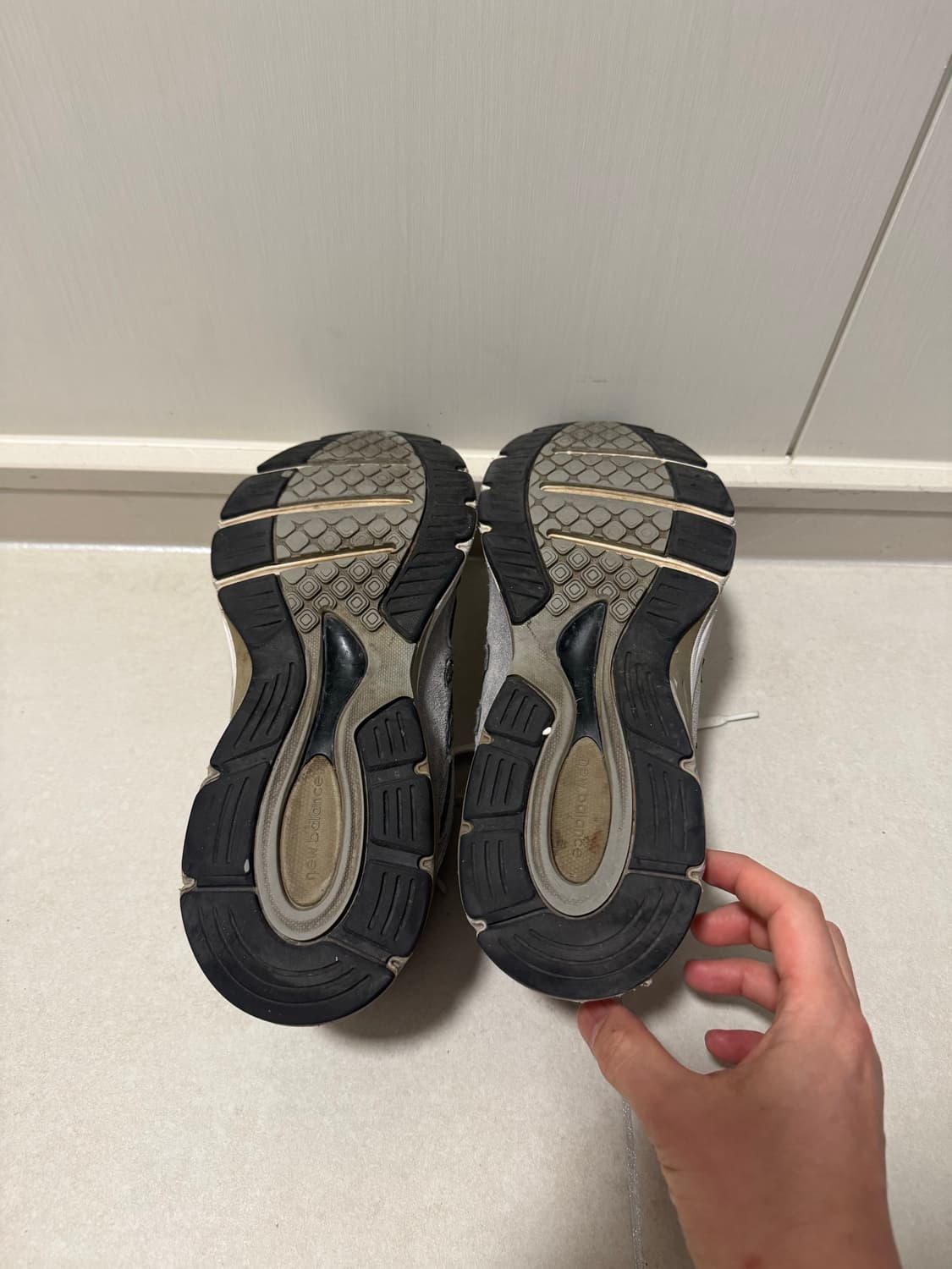 뉴발란스 990 v4 판매합니다.  상품이미지5