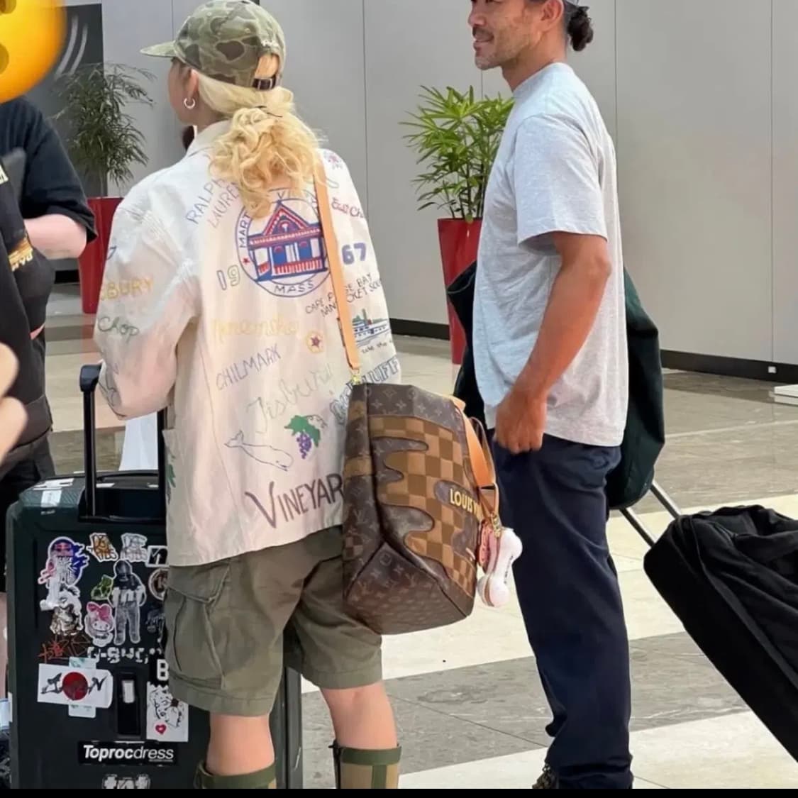 루이비통 쇼퍼 토트백 MM 브라운 / 퍼렐 니고 콜라보 상품이미지4