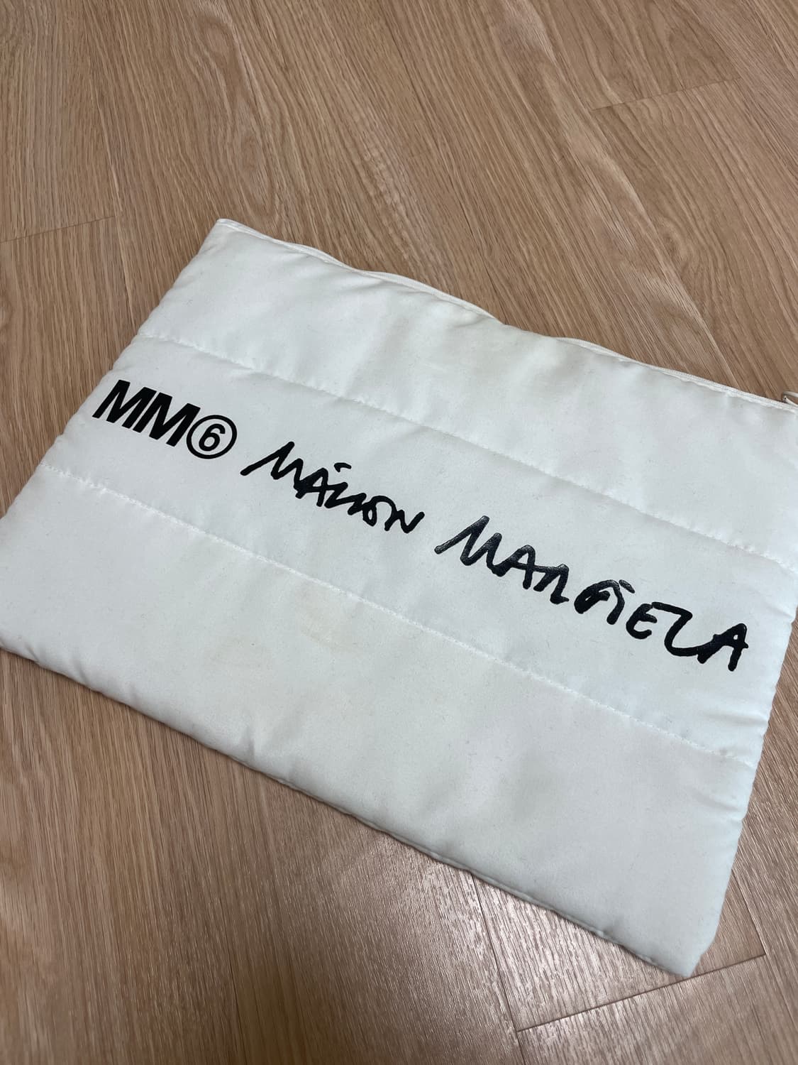 MM6 마르지엘라 부록 패딩파우치  상품이미지1