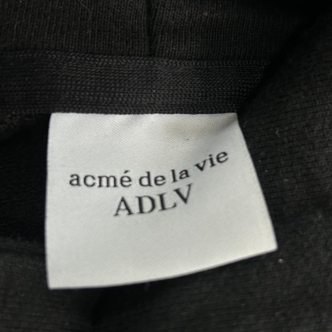 Acme de la vie 아크메드라비 사이드&백 로고 블랙 후드티  상품이미지6