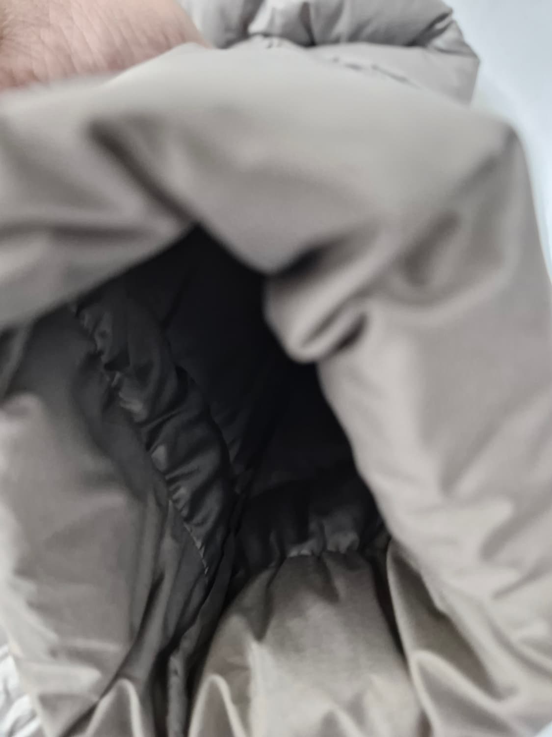 유니클로 심리스 경량 다운 롱 패딩 상품이미지4