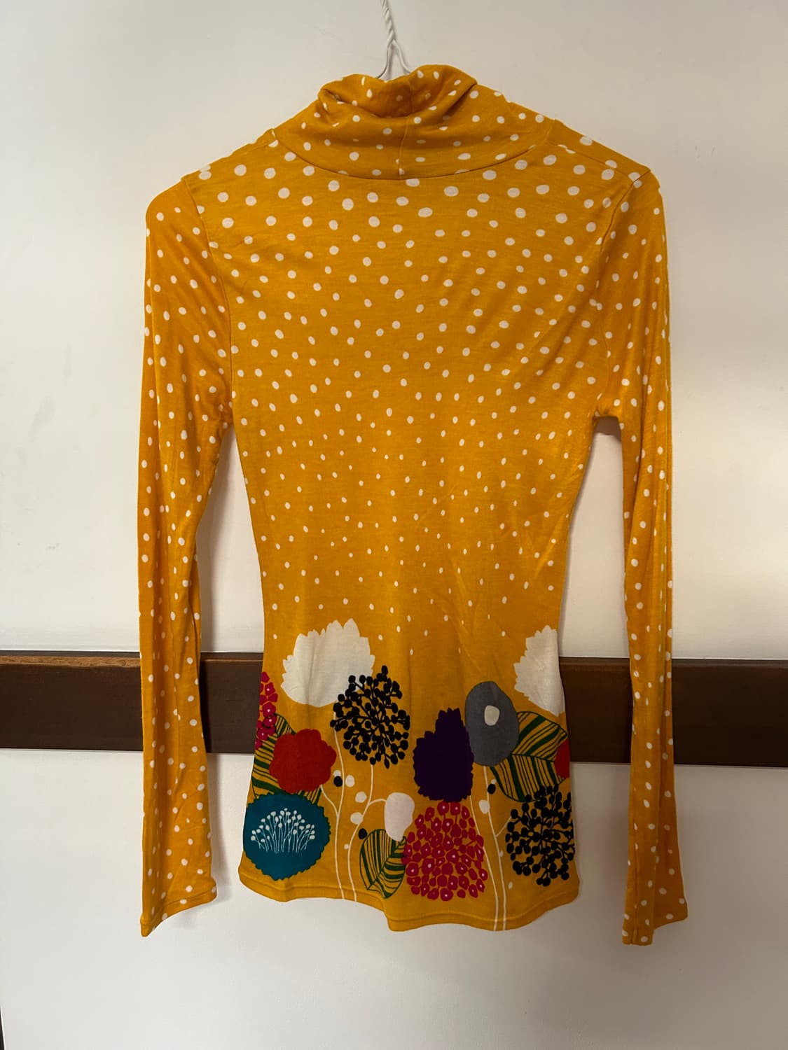 땡땡이 나뭇잎 목폴라  상품이미지5