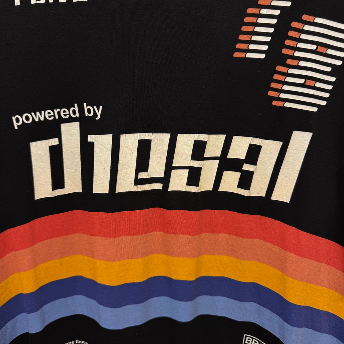 디젤 반팔 티셔츠 전면 레인보우 스트라이프 패턴 포인트 블랙 상품이미지5